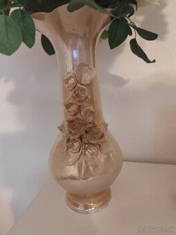 Pekná dekoratívna váza.