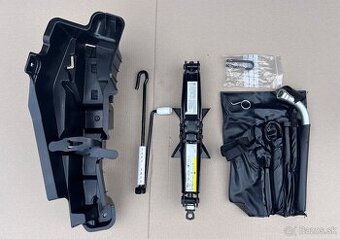 Audi Q3 zdvihak náradie ťažné oko kľúč