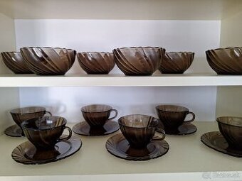 Predám čajovú súpravu a kompótové misky.