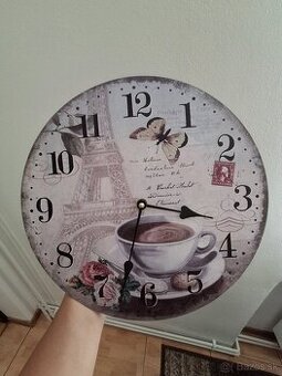 Nástenné hodiny