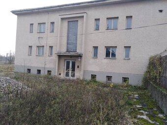 Predaj 8-bytovky s pozemkom vo výmere 4666m2 v Šahách