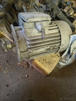 Elektromotor 0,75 kW 700 to/min