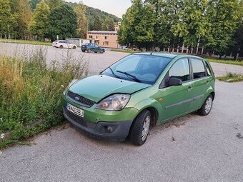 Predám na náhradné diely ford fiesta 2007