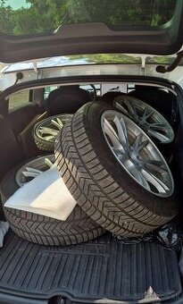 Original Tesla 19" disky so zimnými pneumatikami