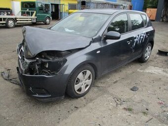 Kia Ceed automat rozpredam na nahradne diely