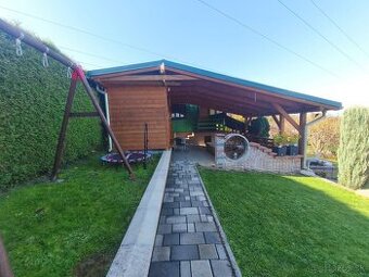 Záhradná chatka v záhradkárskej oblasti