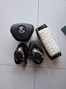 Škoda Fabia. airbag.........