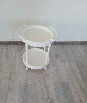 stolík na kolieskach