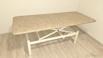 Masážny stôl