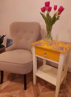 Stolík ručne maľovaný