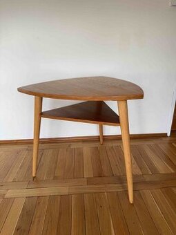 stolík 'trsátko' jaseň