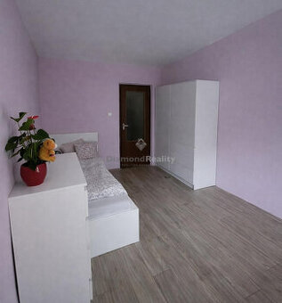 Na prenájom samost nepriechod izba, 4 izb byt Veterná Trnava