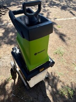 Záhradný drvič vetiev FIELDMANN FZD 4020-E.