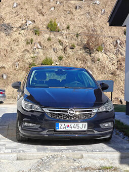 Opel Astra K 1.4T 150k, vyhrievaný volant, CarPlay – 2018