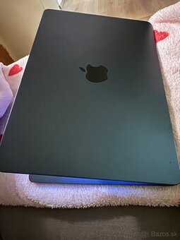 Mac v stave noveho
