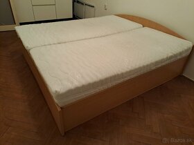 Predám posteľ 180cm x 205cm s úložným priestorom