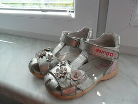 Detské kožené sandálky s led svetlom značky D.Dstep  v 26
