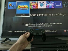 PS4 Pro 1TB + Crash Bandicoot, Fortnite, Spyro