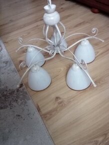 Zavesny luster a nocna lampa