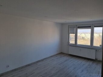 Moderný zrekonštruovaný dvojizbový byt s loggiou v Lučenci