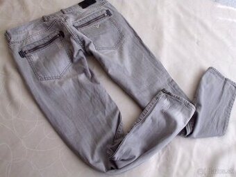 Armani Jeans pánske riflové nohavice L (36)