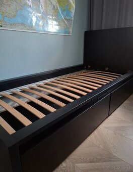 posteľ Malm