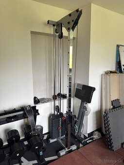 Body Solid posúvna kladka zaberá málo miesta