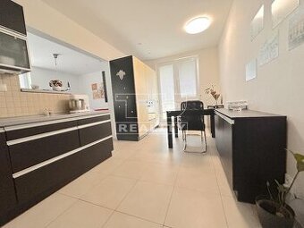 KOMPLETNE ZARIADENÝ 2 IZBOVÝ BYT S BALKÓNOM VO...