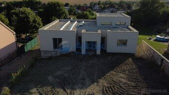 Kúpte si nádherný rodinný dom s 20 árovým pozemkov a žite ak