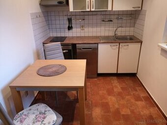 Na prenajom 2-izbovy byt v Starom Meste