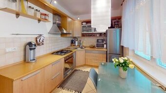2-izbový byt s veľkým balkónom i pivnicou Novej Dubnici (kúp