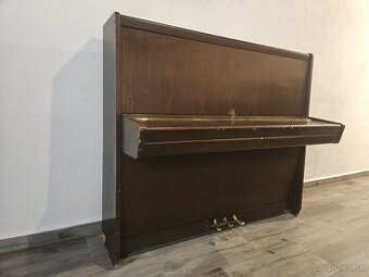Akustické pianíno PETROF (r. 1971, Hradec Králové)