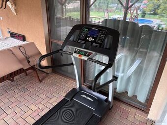 Bežiaci pás Life Fitness