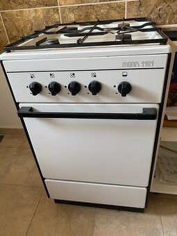 Predám plynový sporák a chladničku