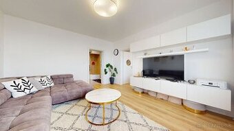 NA PREDAJ VEĽKÝ 4 IZBOVÝ BYT - 96 M2 - DVE LODŽIE, VIEDENSKÁ