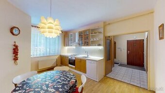 Priestranný 3 izb. byt na Juhu s parkovaním vo dvore