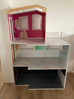 Rainbow High domček kolej