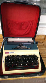 Predám písací stroj DARO Erika