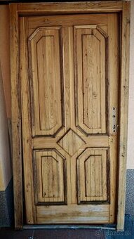 Drevené vchodové dvere  masivne
