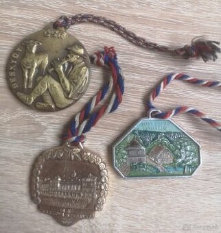 Kovové turistické známky, prívesky