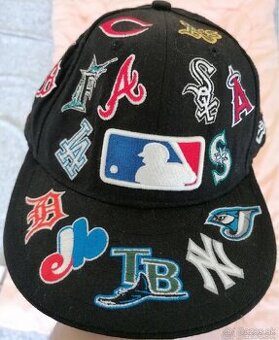 NEW ERA s logami baseballových tímov