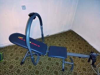 Posilňovacia lavica s rotopedom