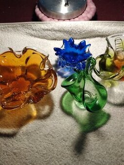 Hutné sklo, bez poškodenia, perfekt stav