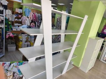 Biely regál vo výbornom stave