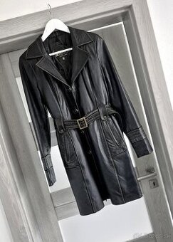 Dámsky kabát z jahňacej kože