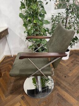 Kadernícke kreslo – po renovácii sedákov