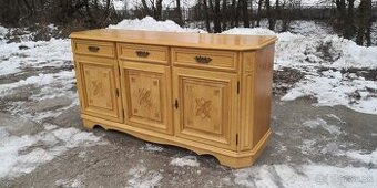 Rustikálna masivná komoda