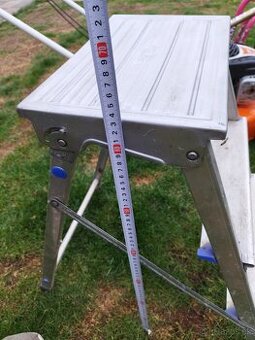 Hliníkový rebrík stupienok skladací obchod sklad