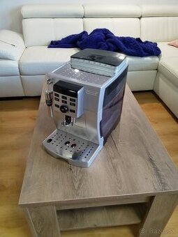 Kávovar Delonghi Magnifica