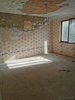 Na predaj poschodový rodinný dom v obci Lontov